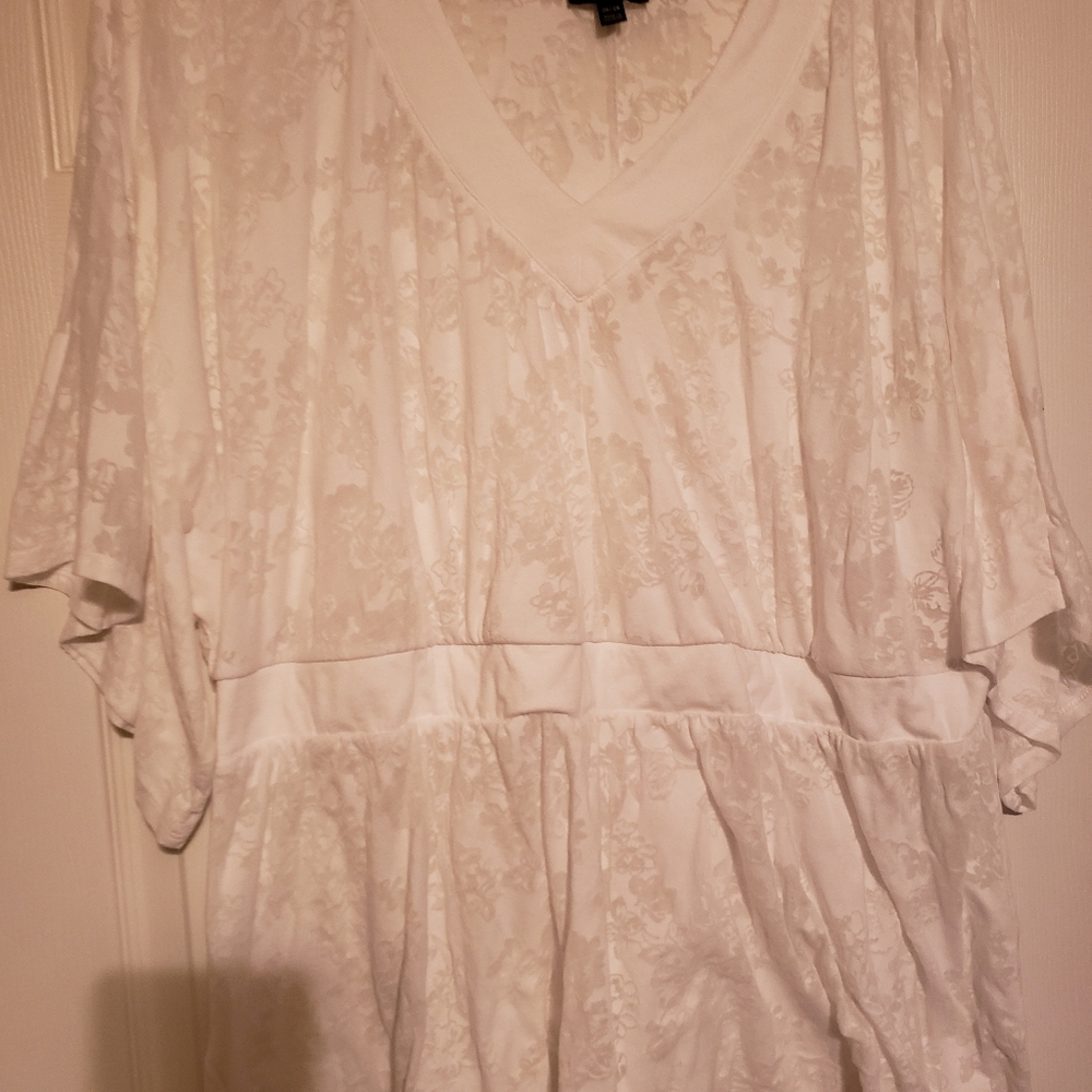 26/28 Lane Bryant Plus size white top